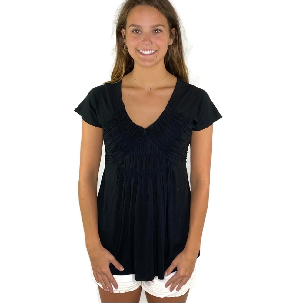 Cable & Gauge Black V- Neck Top Cinch Design